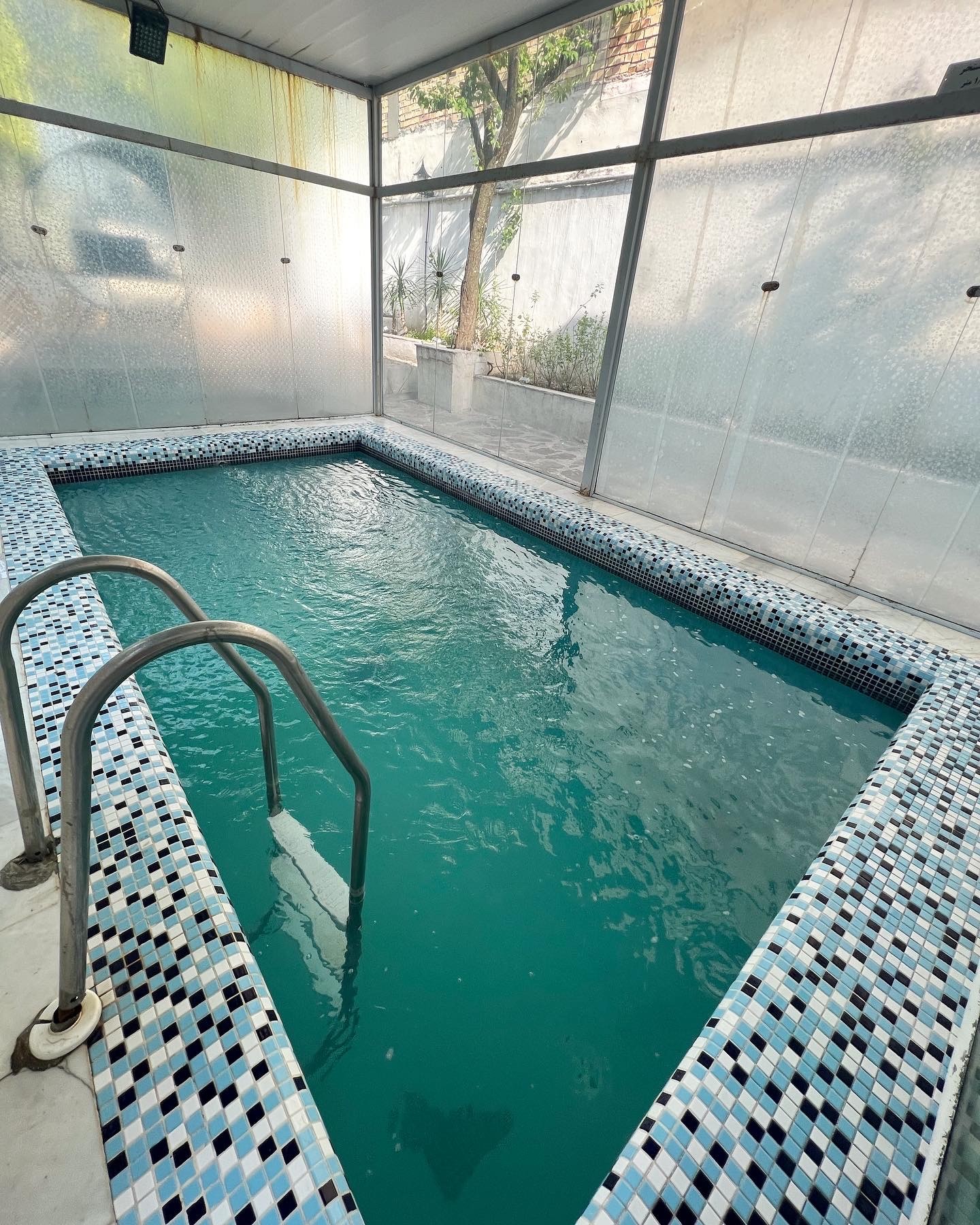 استخرآبگرم ویلای شماره ۲ ( کاج ۲)